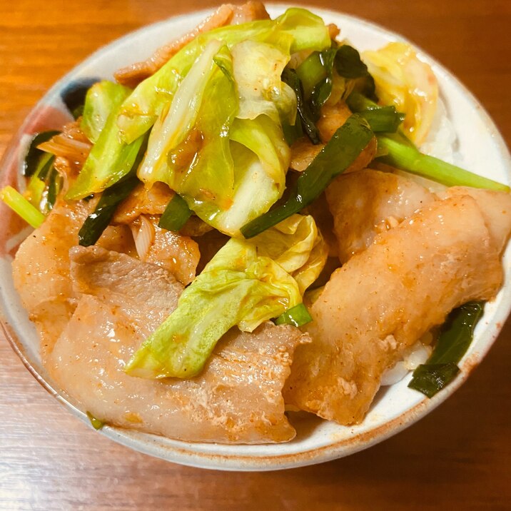 ニラとキャベツでスタミナ豚丼⭐